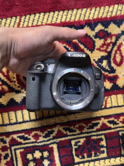 Canon 700d body 43000