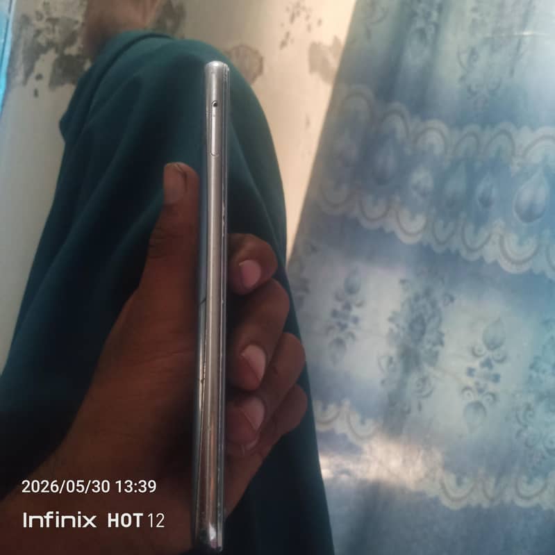 Sharp Aquos R2 2