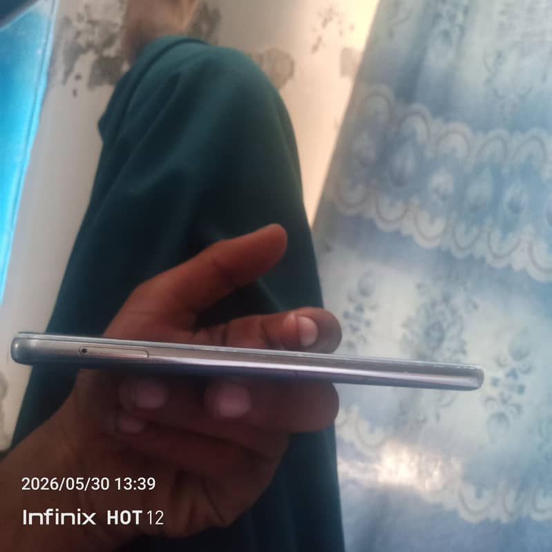 Sharp Aquos R2 3