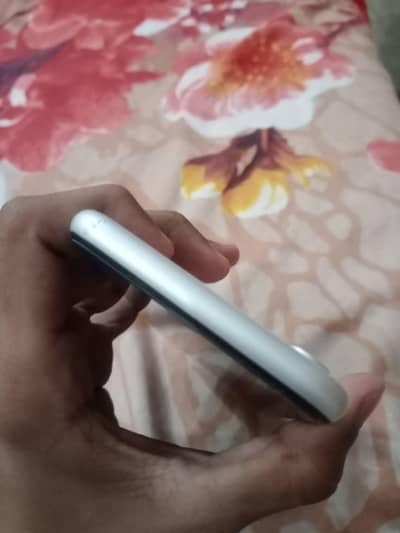 Apple iPhone XR