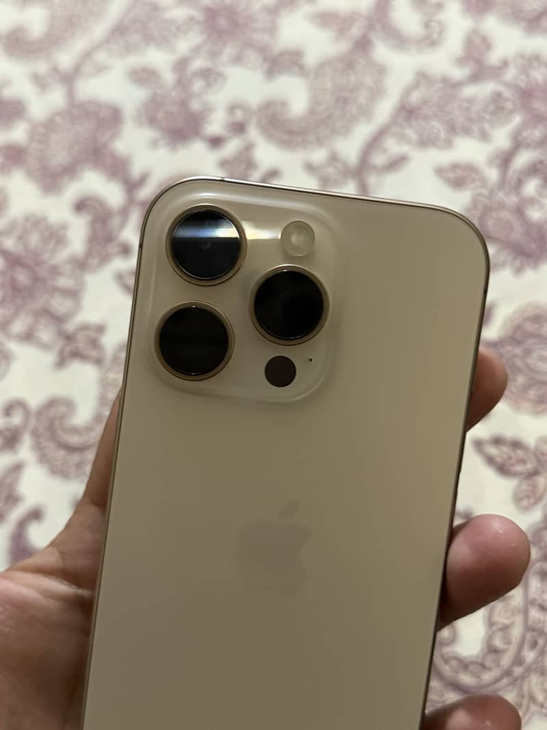 Apple iPhone 16 Pro 2