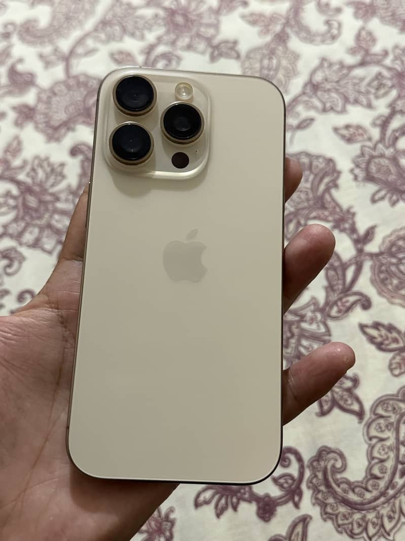Apple iPhone 16 Pro 3