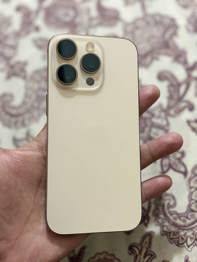 Apple iPhone 16 Pro 4