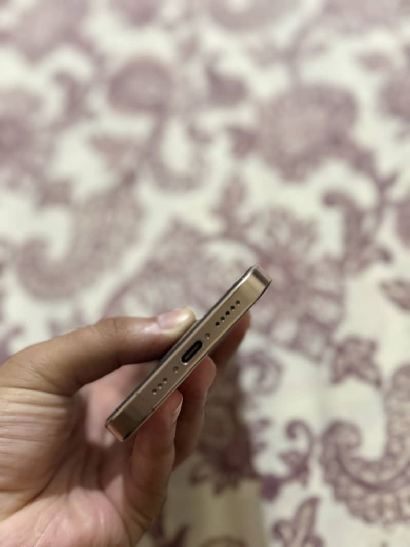 Apple iPhone 16 Pro 5