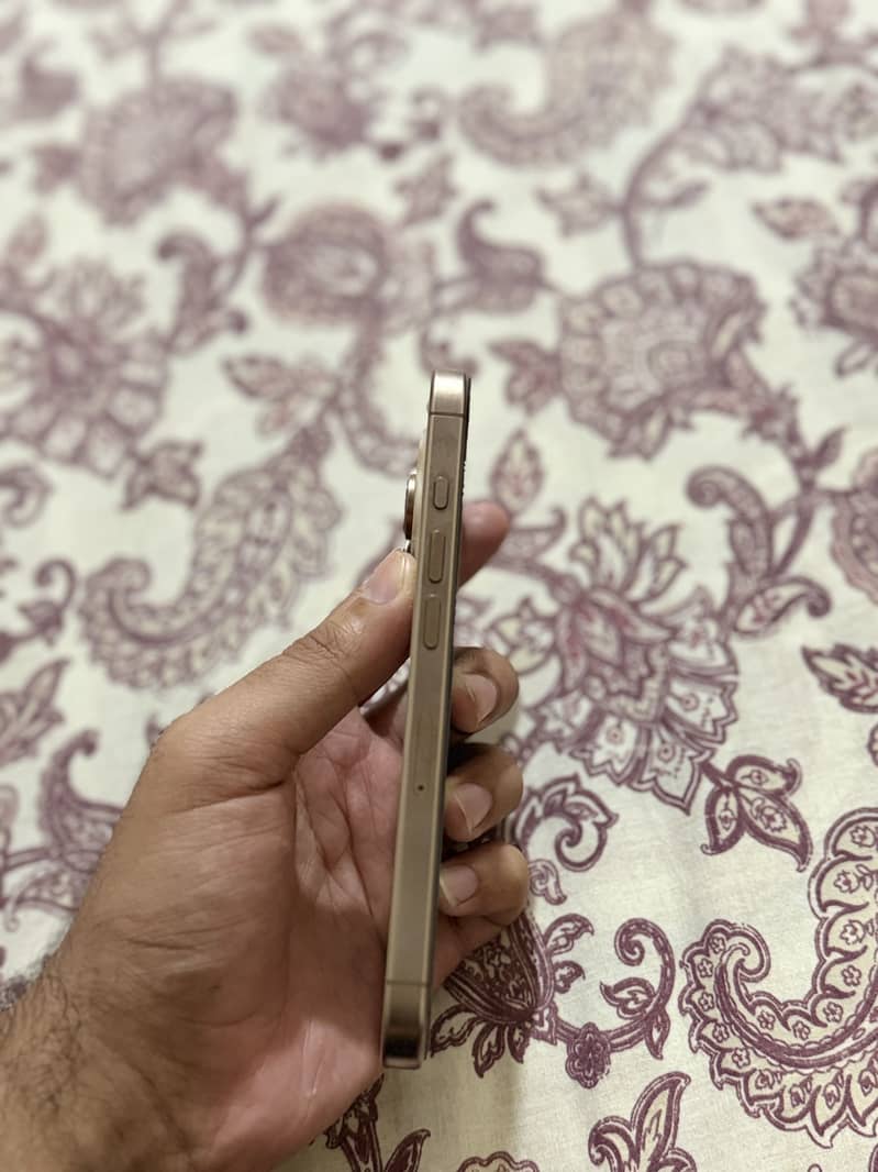 Apple iPhone 16 Pro 6
