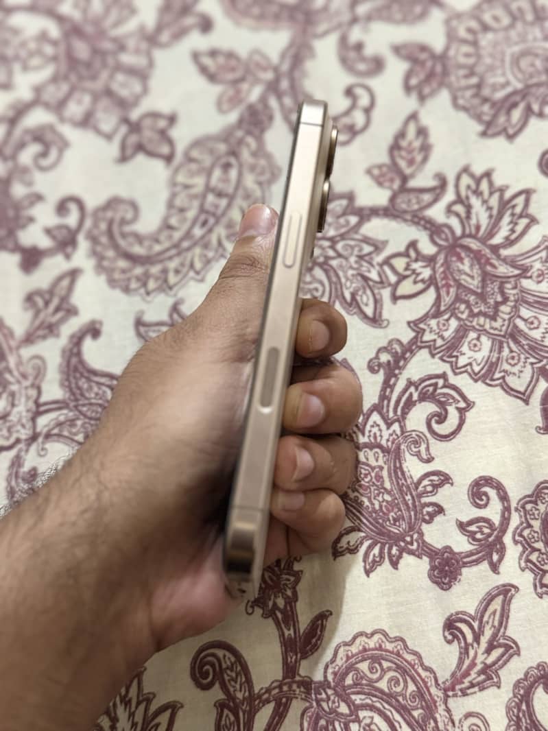 Apple iPhone 16 Pro 7