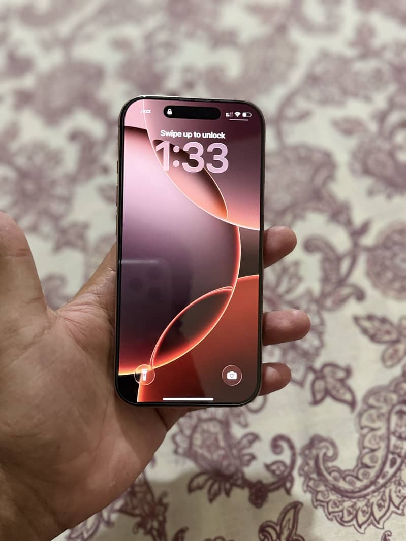 Apple iPhone 16 Pro 8