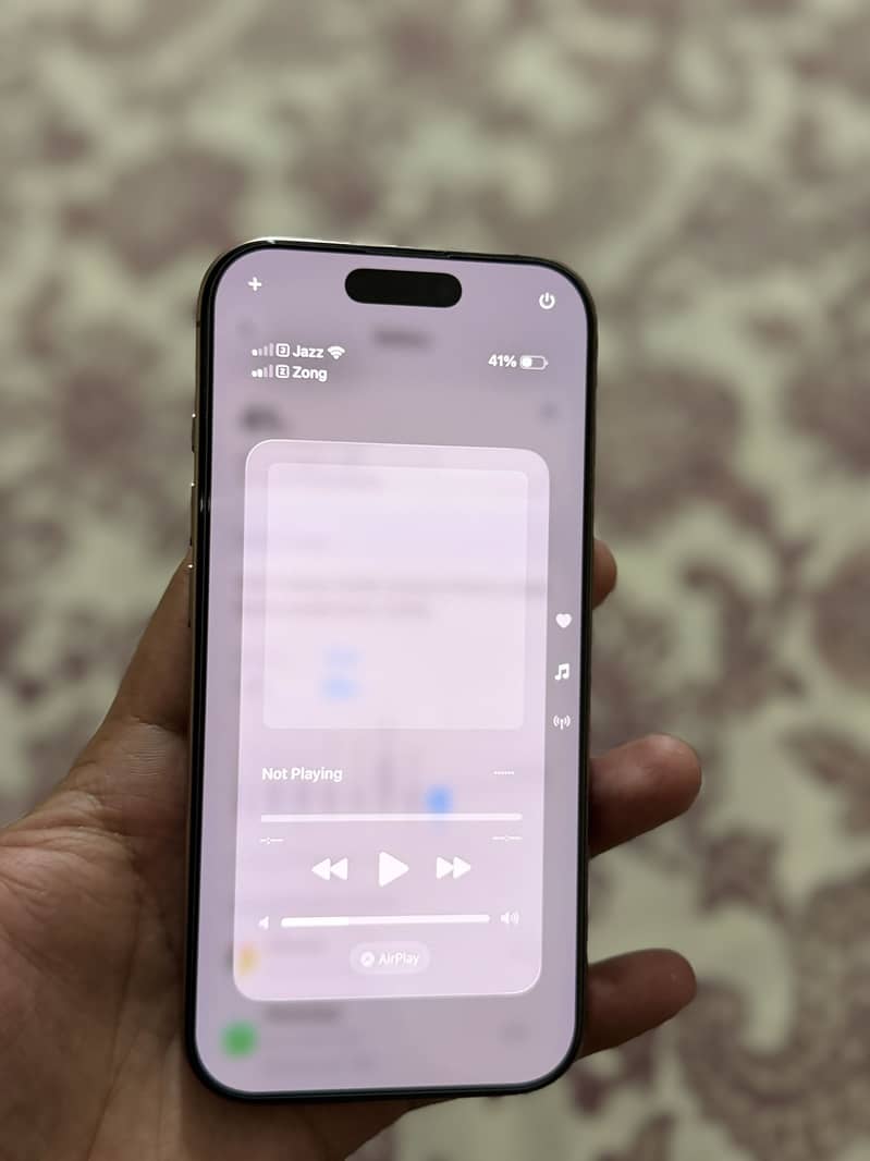 Apple iPhone 16 Pro 9