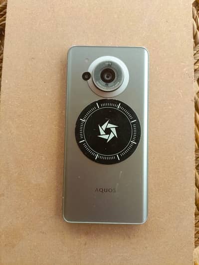 Sharp Aquos R7