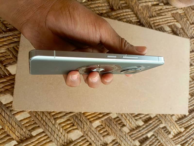 Sharp Aquos R7 3