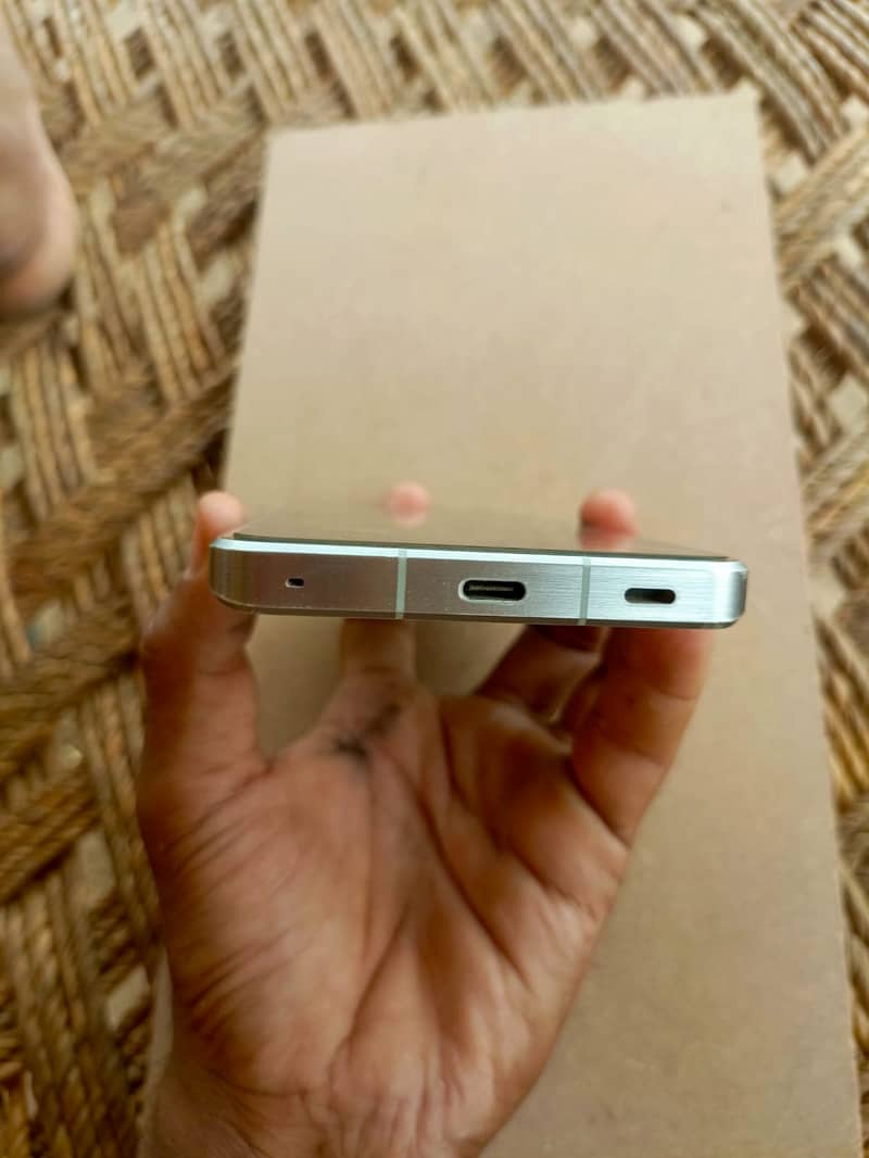 Sharp Aquos R7 4