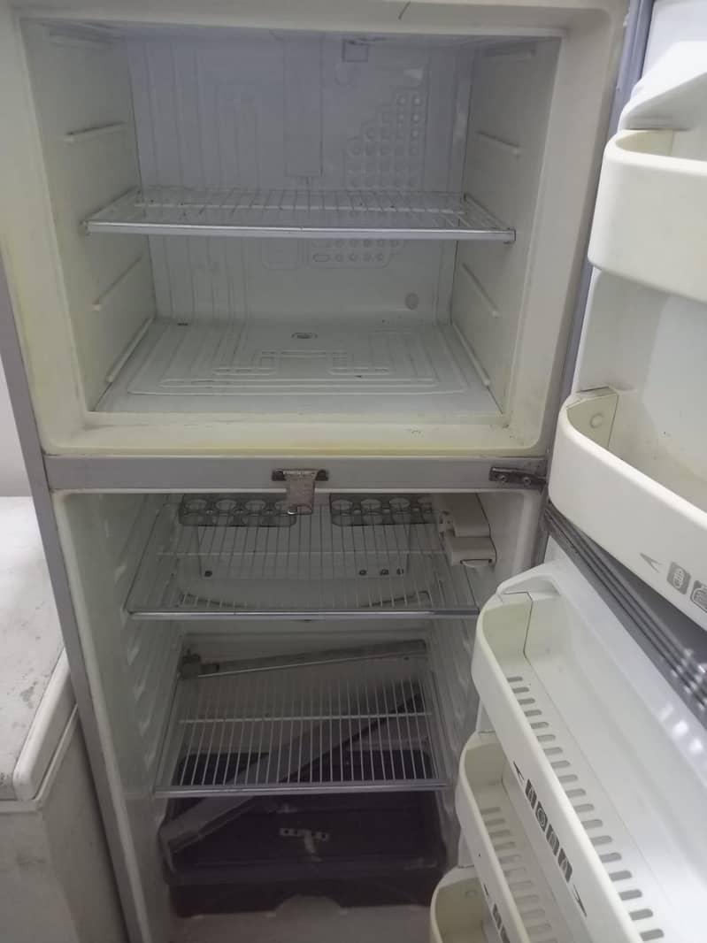 Refrigerator 0