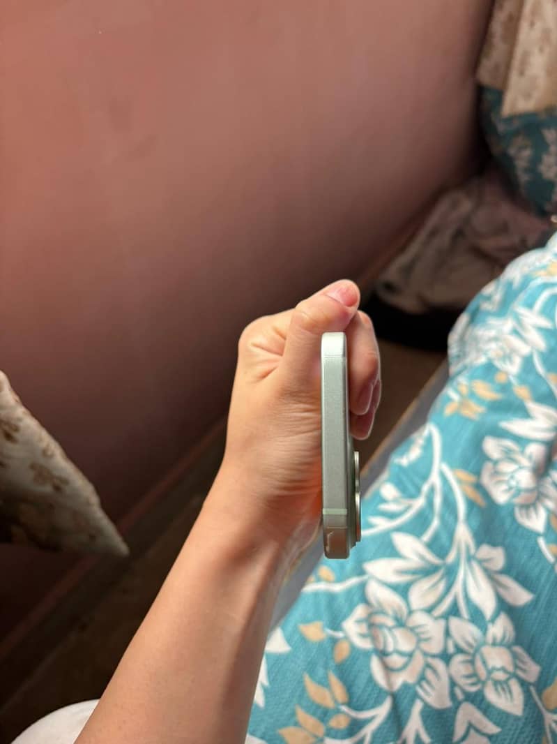 Iphone 15 JV 7