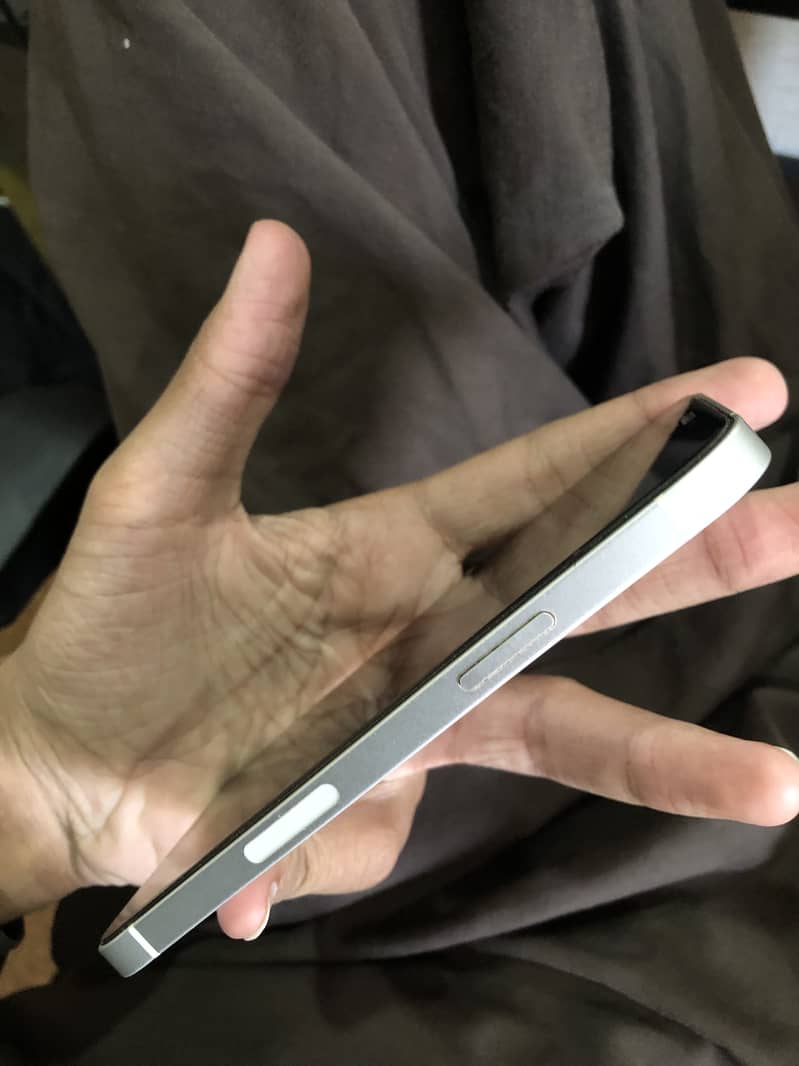 Apple iPhone 12 1