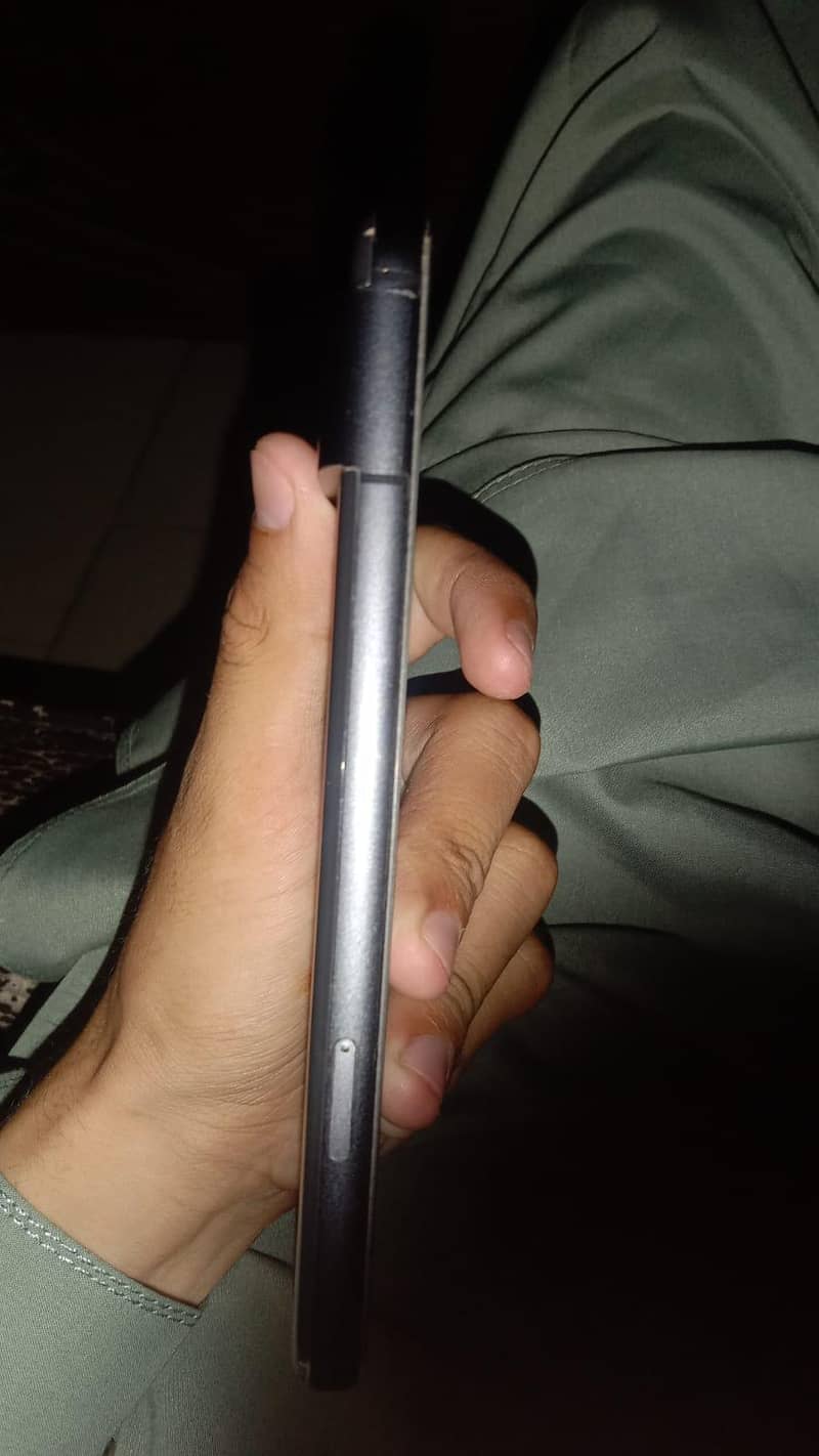 Google Pixel 8 4