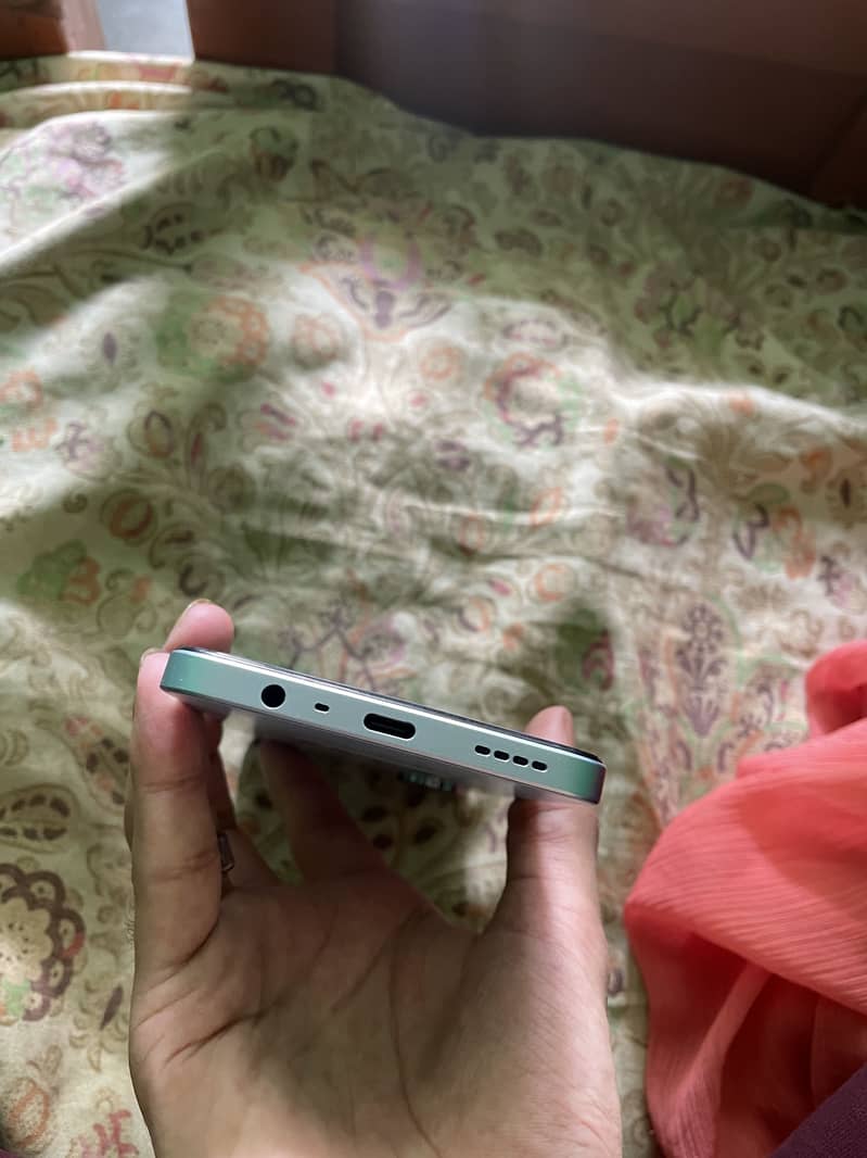 Realme Note 60 4