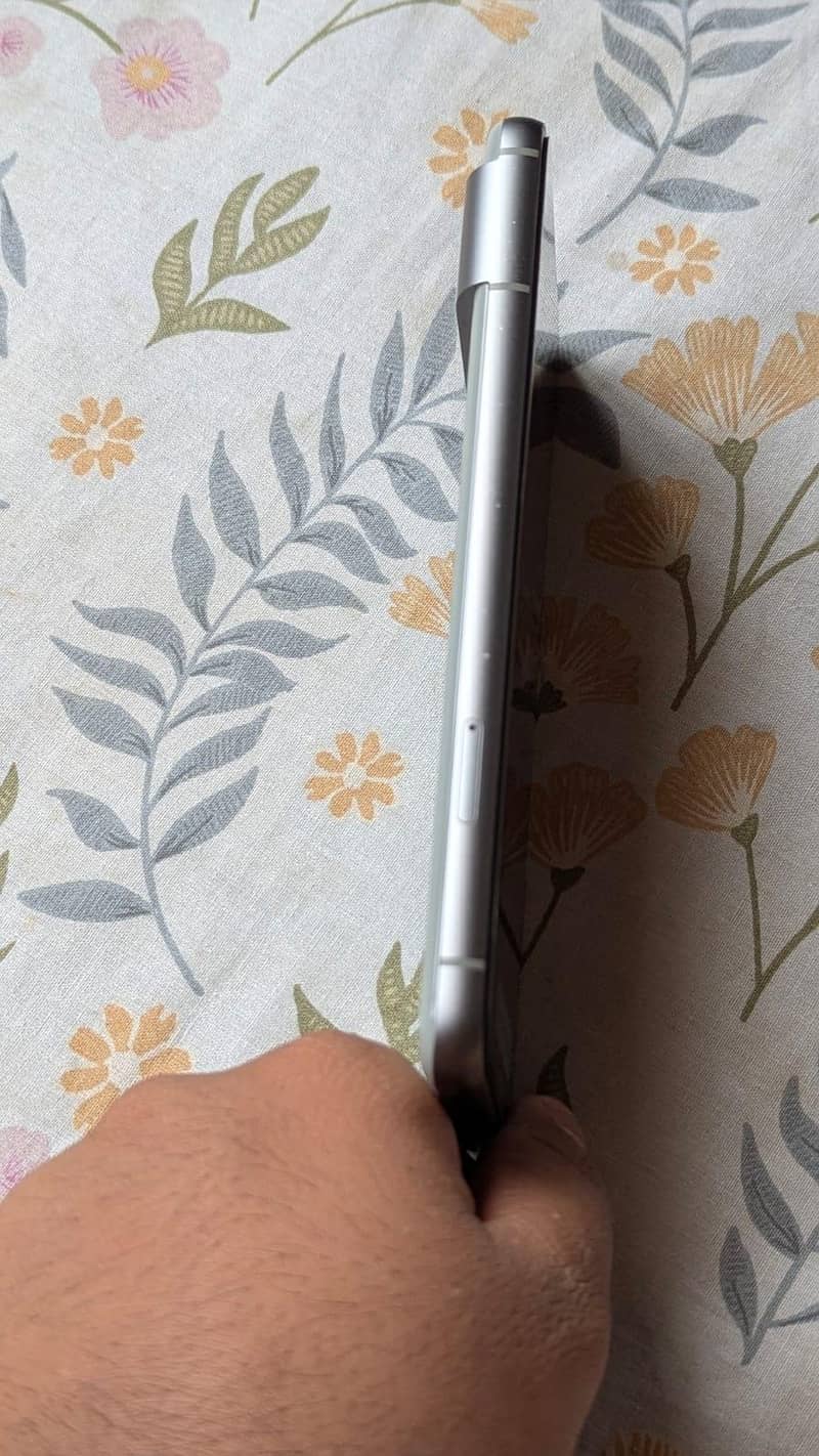Google Pixel 8 4