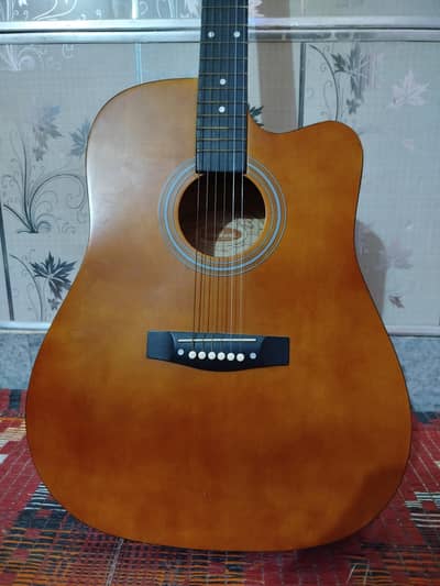 Guitar 10×10 like new  03-251329170