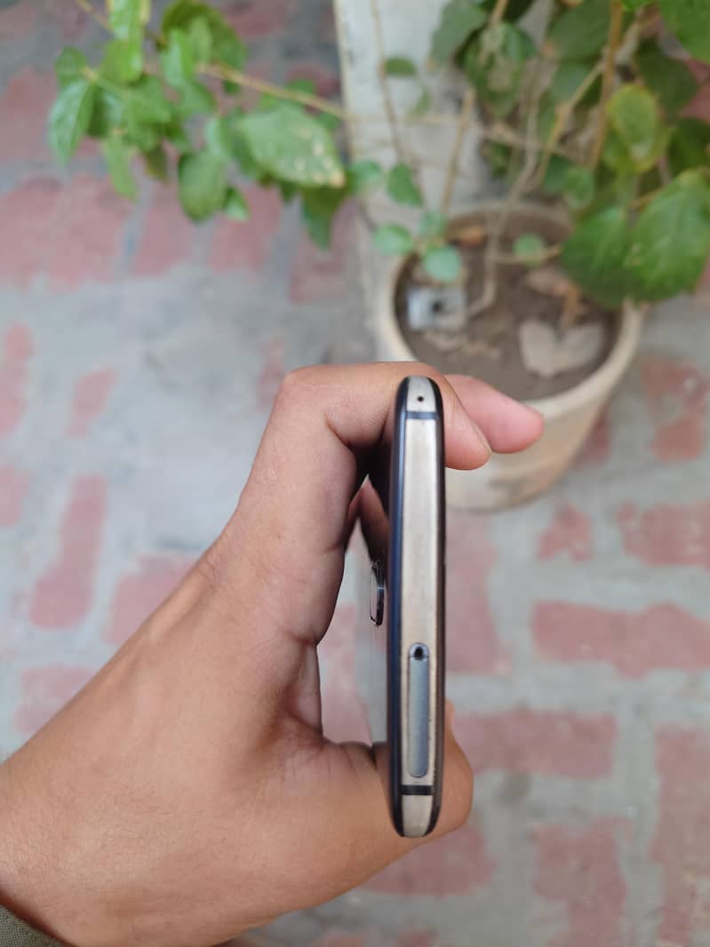 Sharp Aquos zero 2 2