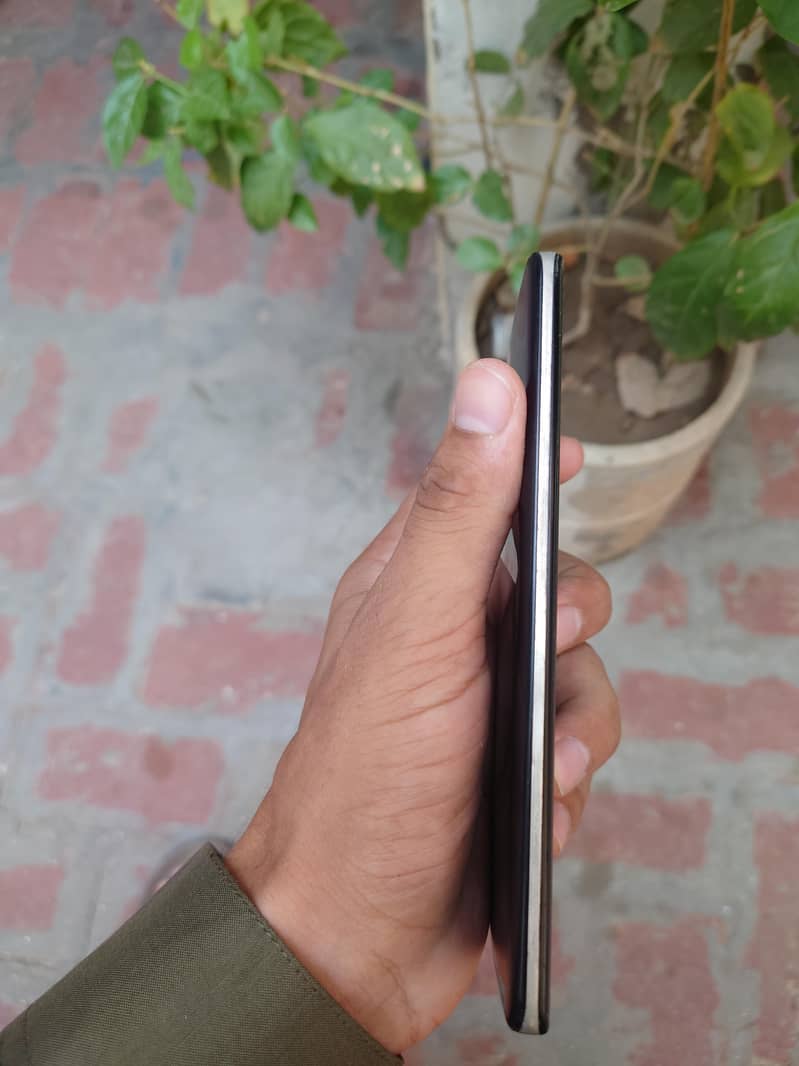 Sharp Aquos zero 2 3