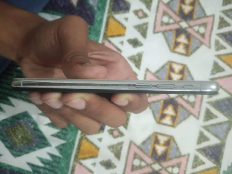 Apple iPhone X 5