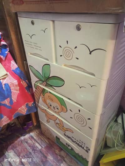 I am selling my wardrobe almari