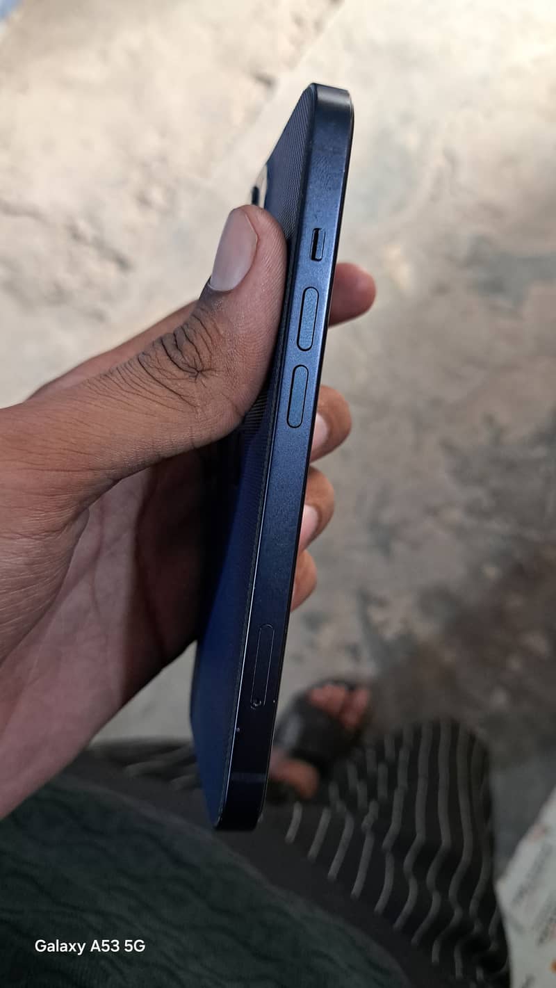 Apple iPhone 13 2