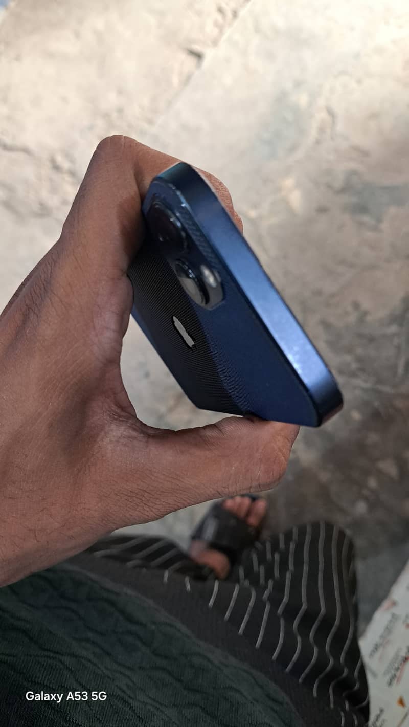 Apple iPhone 13 7