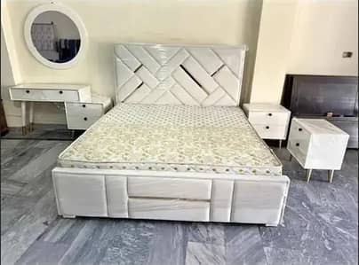Bed set / bedroom furniture / luxury bed set / wooden bed set