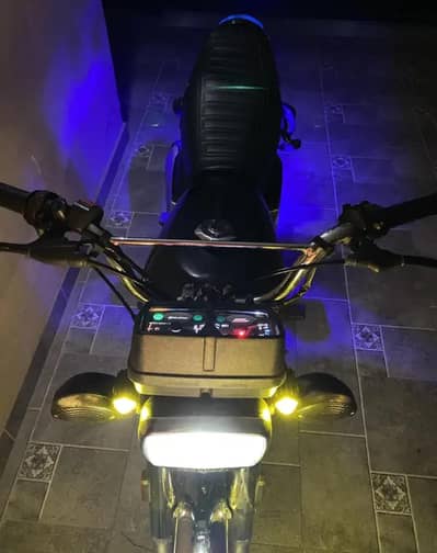 Honda 125 black colour