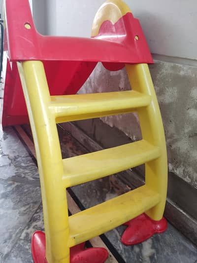 3 step kids slide, slightly used. lda avenue lahore