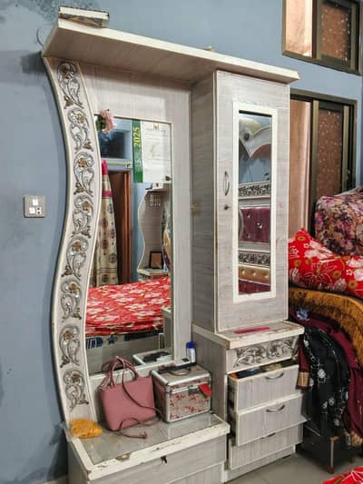 Double bed set with Dressing & Side Table & Cubat (4 pics set)
