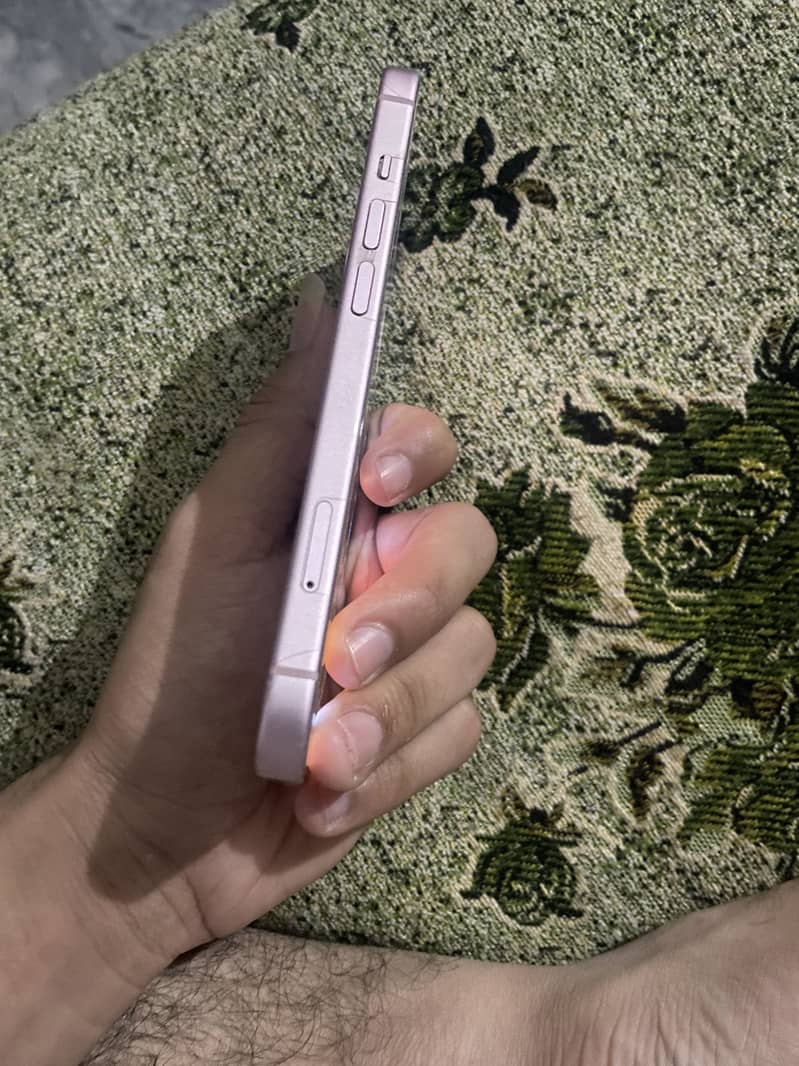 Apple iPhone 15 4