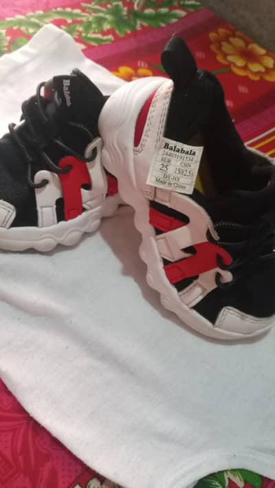 Sneakers  Siz 25/8c buble sole Milat road FSD