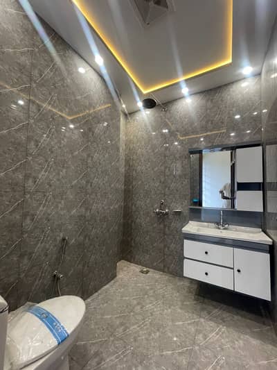 1kanal upper portion available for rent in LDA avenue