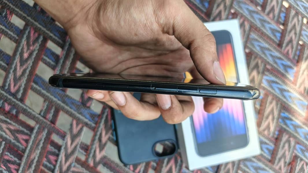 iPhone SE 3 1