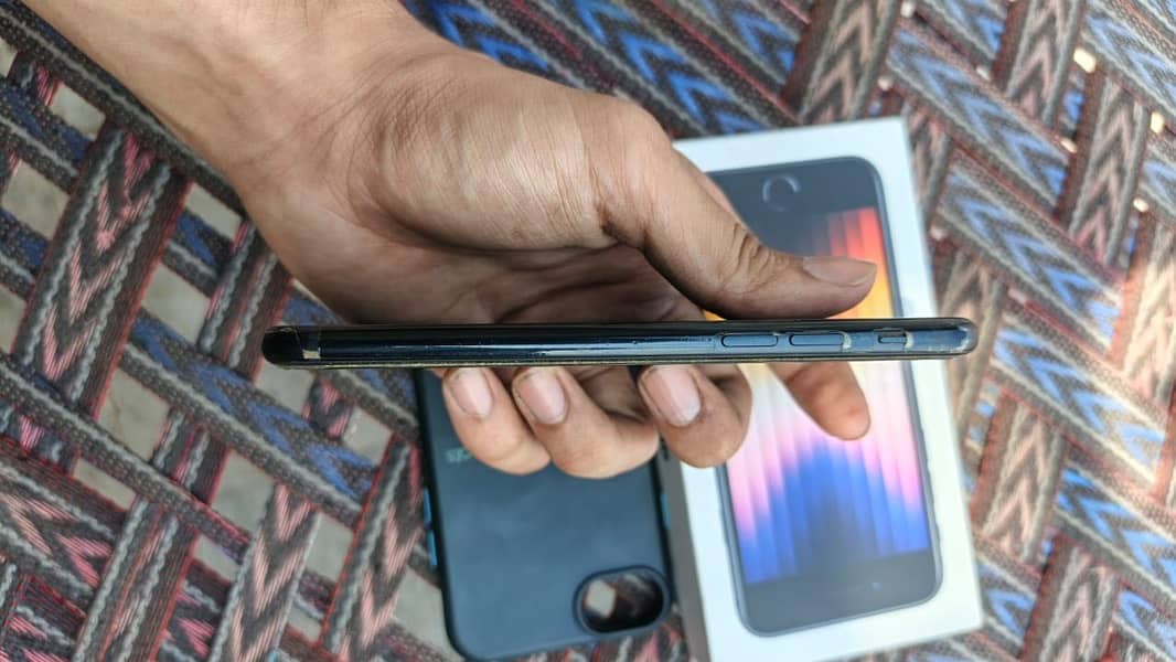 iPhone SE 3 4