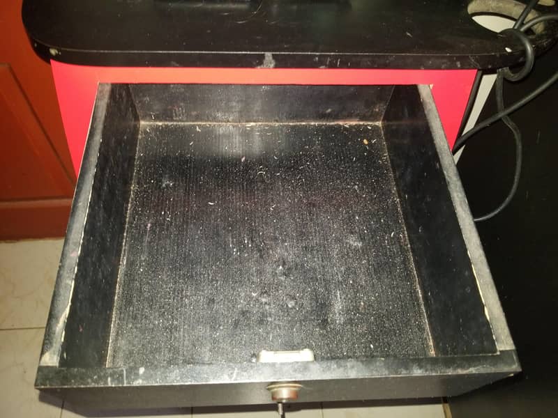 small dessing table 1