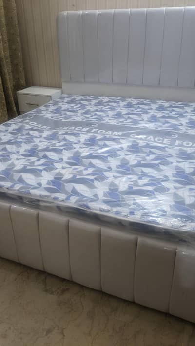 bed with mattress with 2 side table for sell