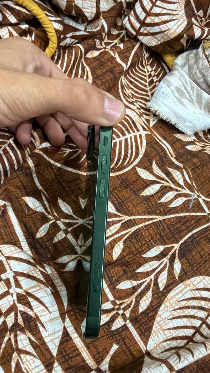 Apple iPhone 13 3