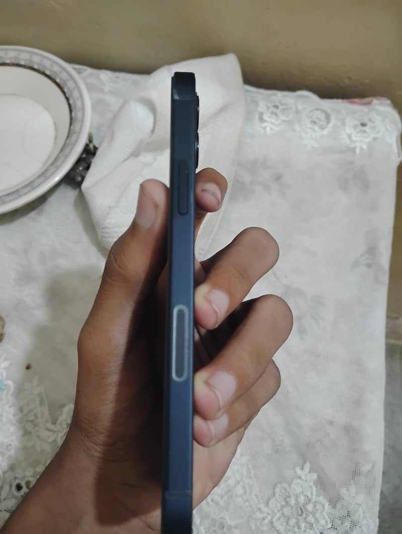 Apple iPhone 12 3