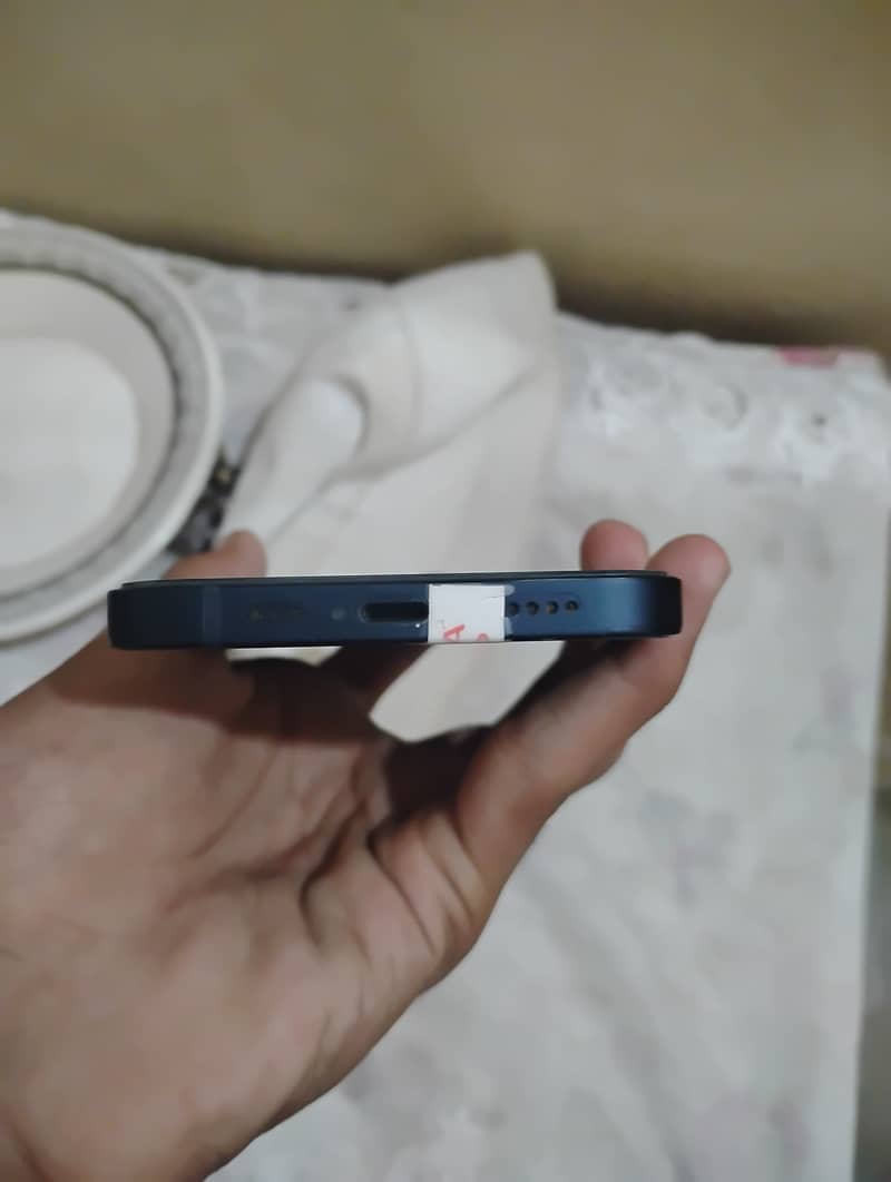 Apple iPhone 12 4