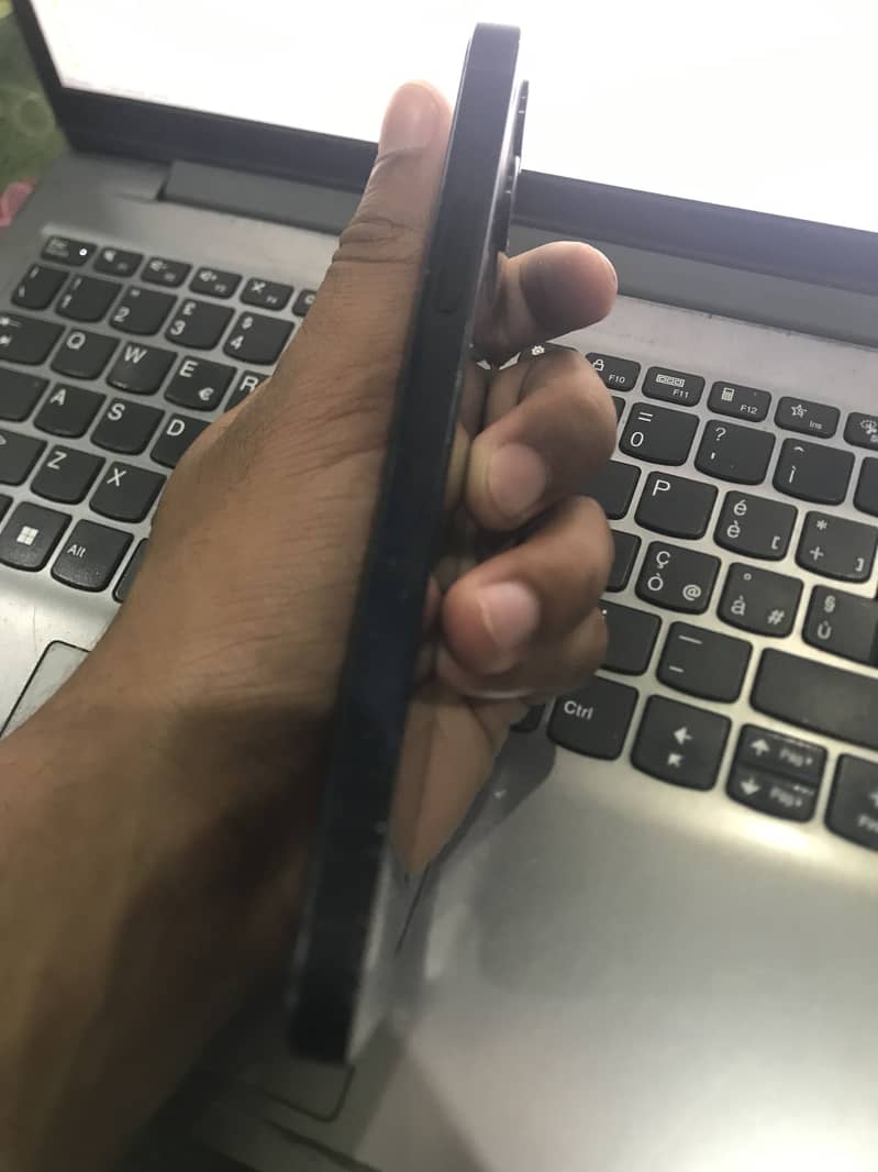 Apple iPhone 12 3
