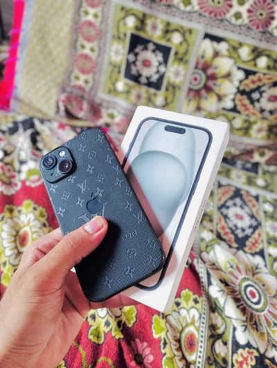 iphone 15 factory box 256Gb battry 83 waterpack