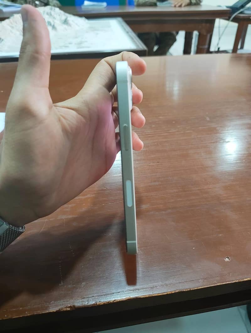 Apple iPhone 13 1