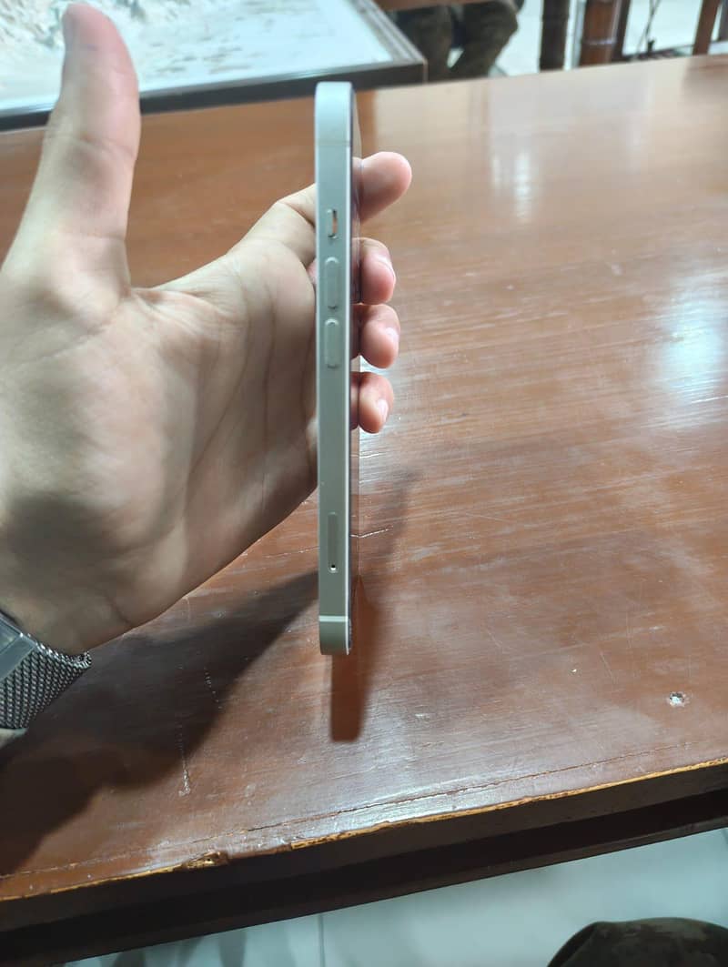 Apple iPhone 13 3