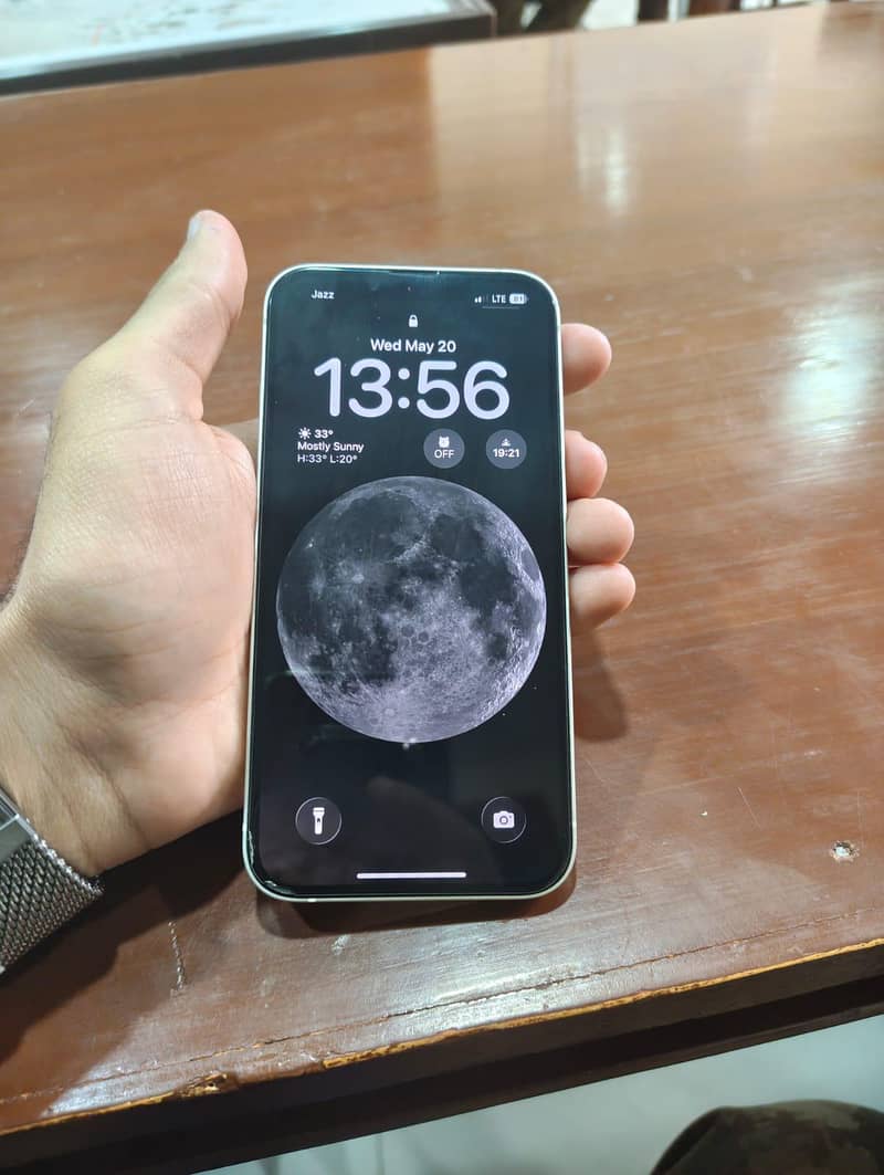 Apple iPhone 13 4