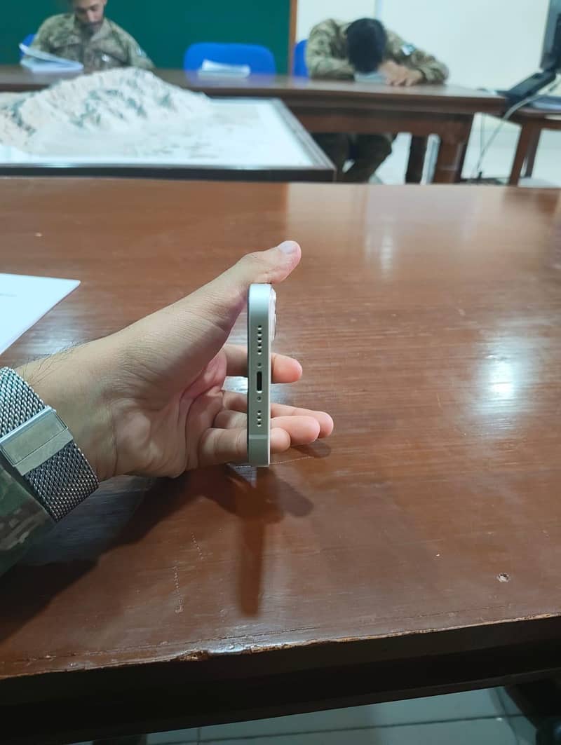 Apple iPhone 13 5