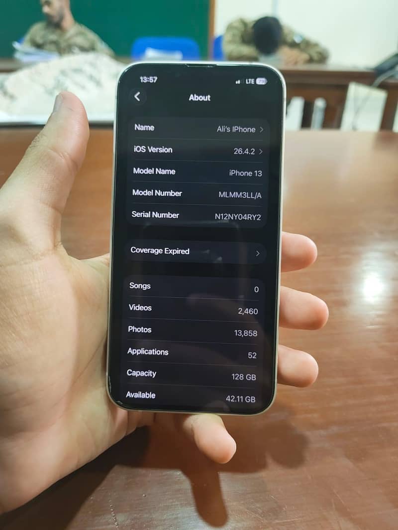 Apple iPhone 13 8