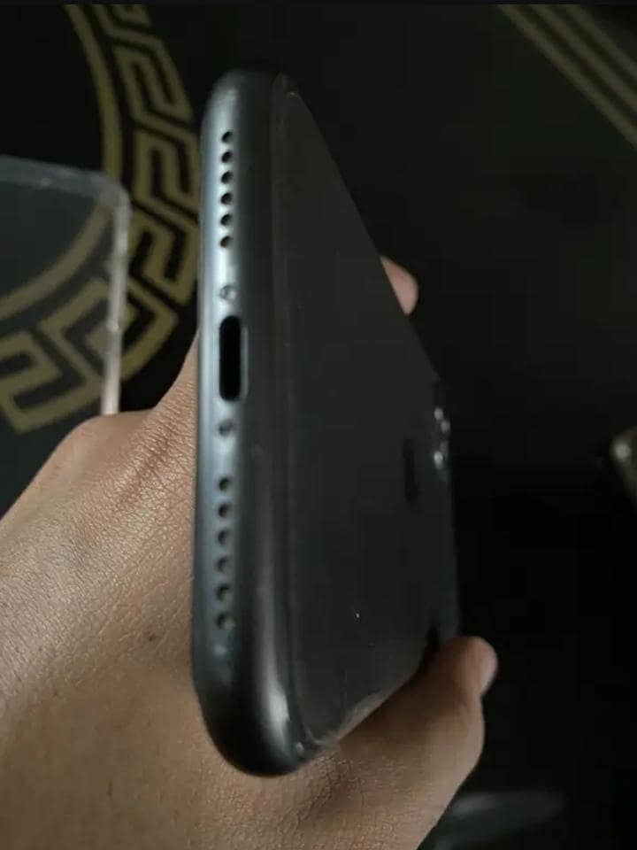 Apple iPhone 11 7
